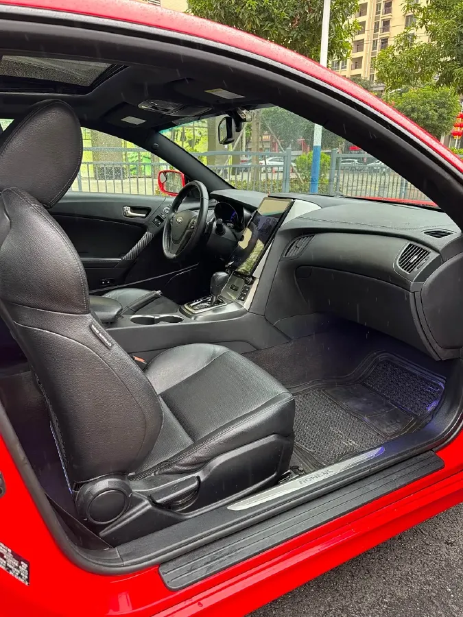 2012 Hyundai Rohens-Coupe 2.0T 260HP L4 8AT,autocango,china used car exporter,china ev exporter,chinese used car exporter,chinese used ev exporter