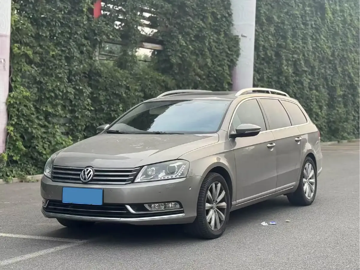 2012 Volkswagen Magotan 2.0T 211HP L4 6DCT