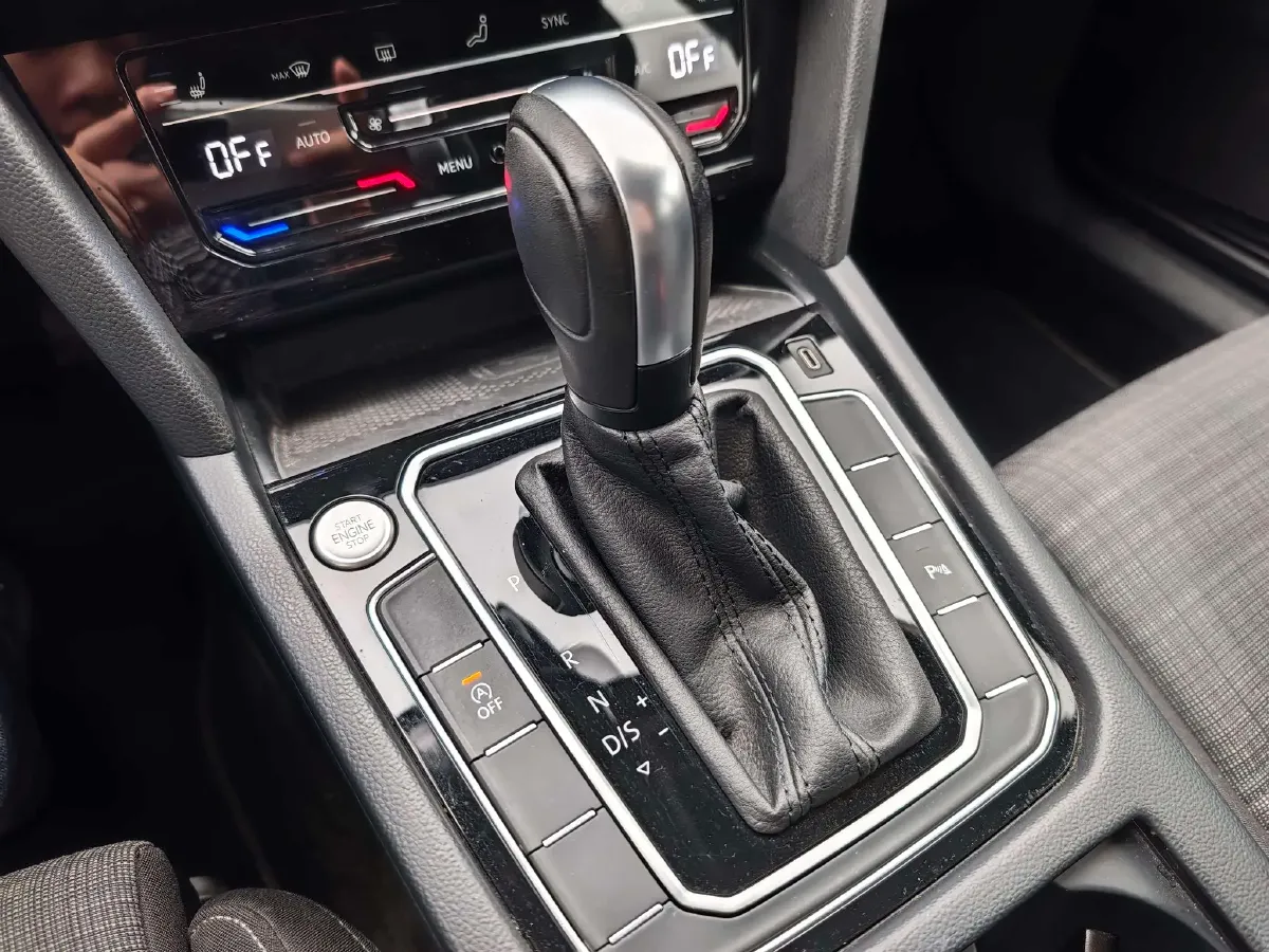 2021 Volkswagen Alltrack 2.0T 190HP L4 7DCT,autocango,china used car exporter,china ev exporter,chinese used car exporter,chinese used ev exporter