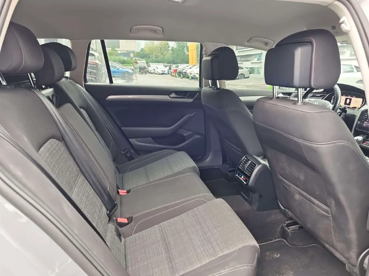 2021 Volkswagen Alltrack 2.0T 190HP L4 7DCT,autocango,china used car exporter,china ev exporter,chinese used car exporter,chinese used ev exporter