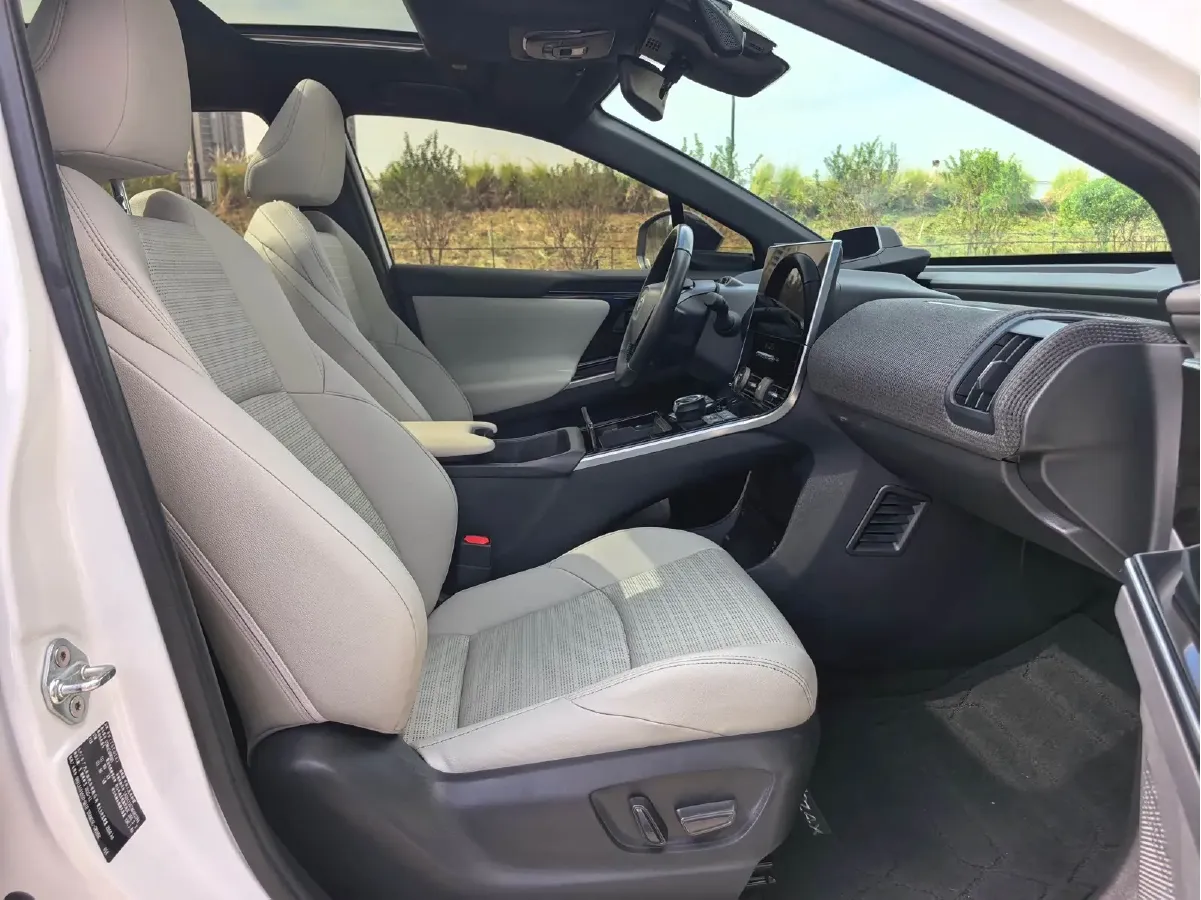 2022 Toyota bZ4X BEV 66.7KWH,autocango,china used car exporter,china ev exporter,chinese used car exporter,chinese used ev exporter