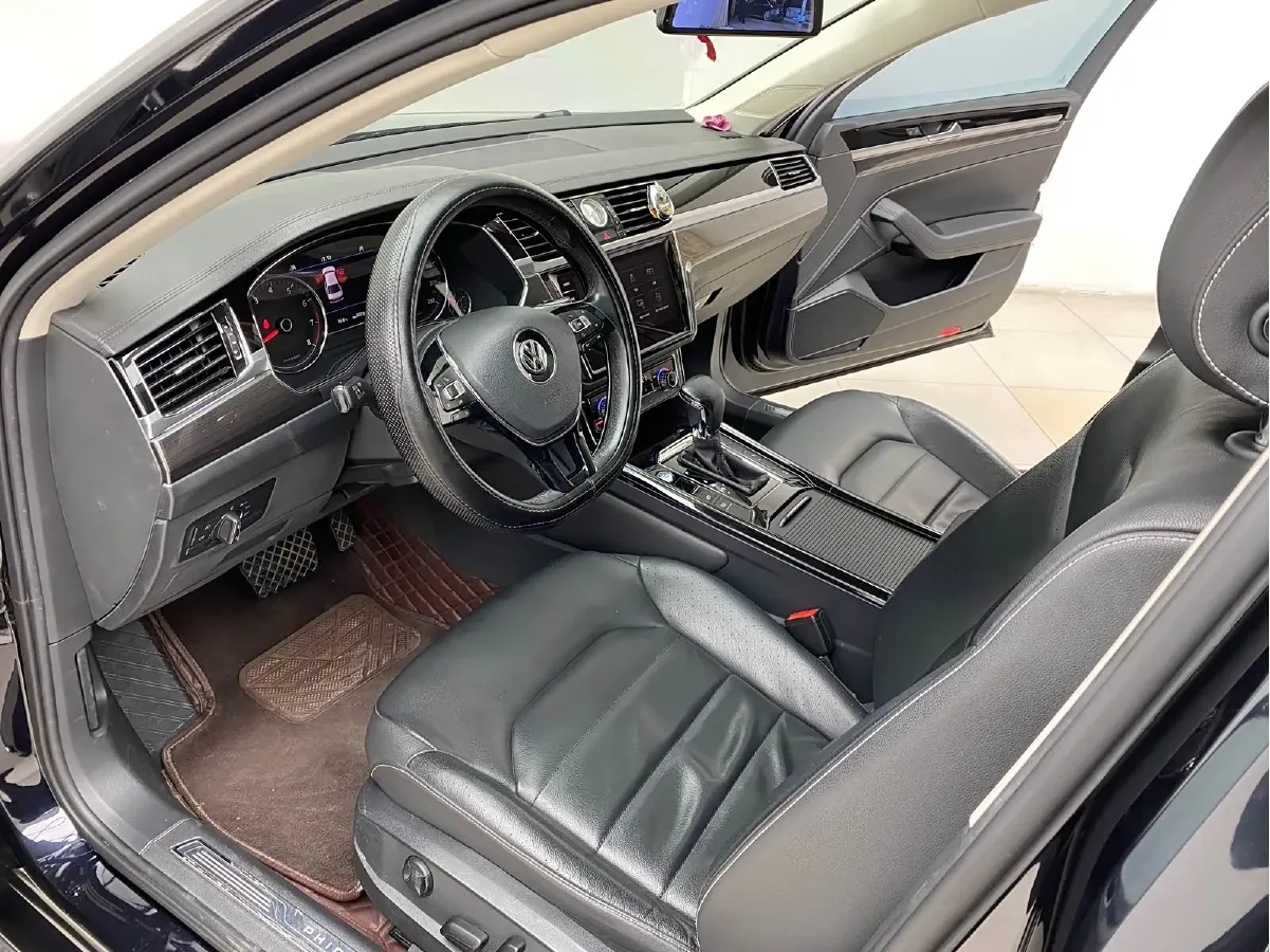 2018 Volkswagen Phideon 2.0T 224HP L4 7DCT,autocango,china used car exporter,china ev exporter,chinese used car exporter,chinese used ev exporter