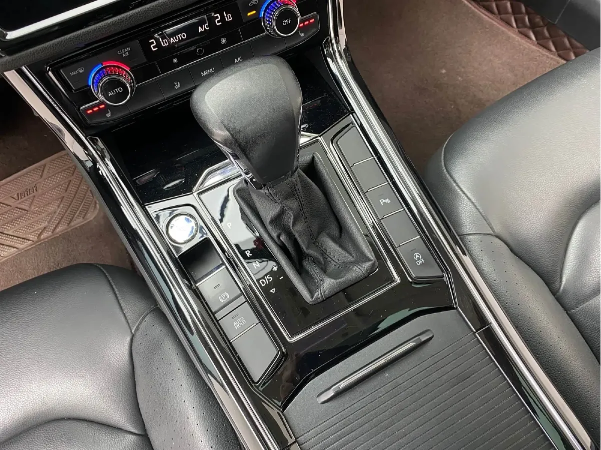 2018 Volkswagen Phideon 2.0T 224HP L4 7DCT,autocango,china used car exporter,china ev exporter,chinese used car exporter,chinese used ev exporter