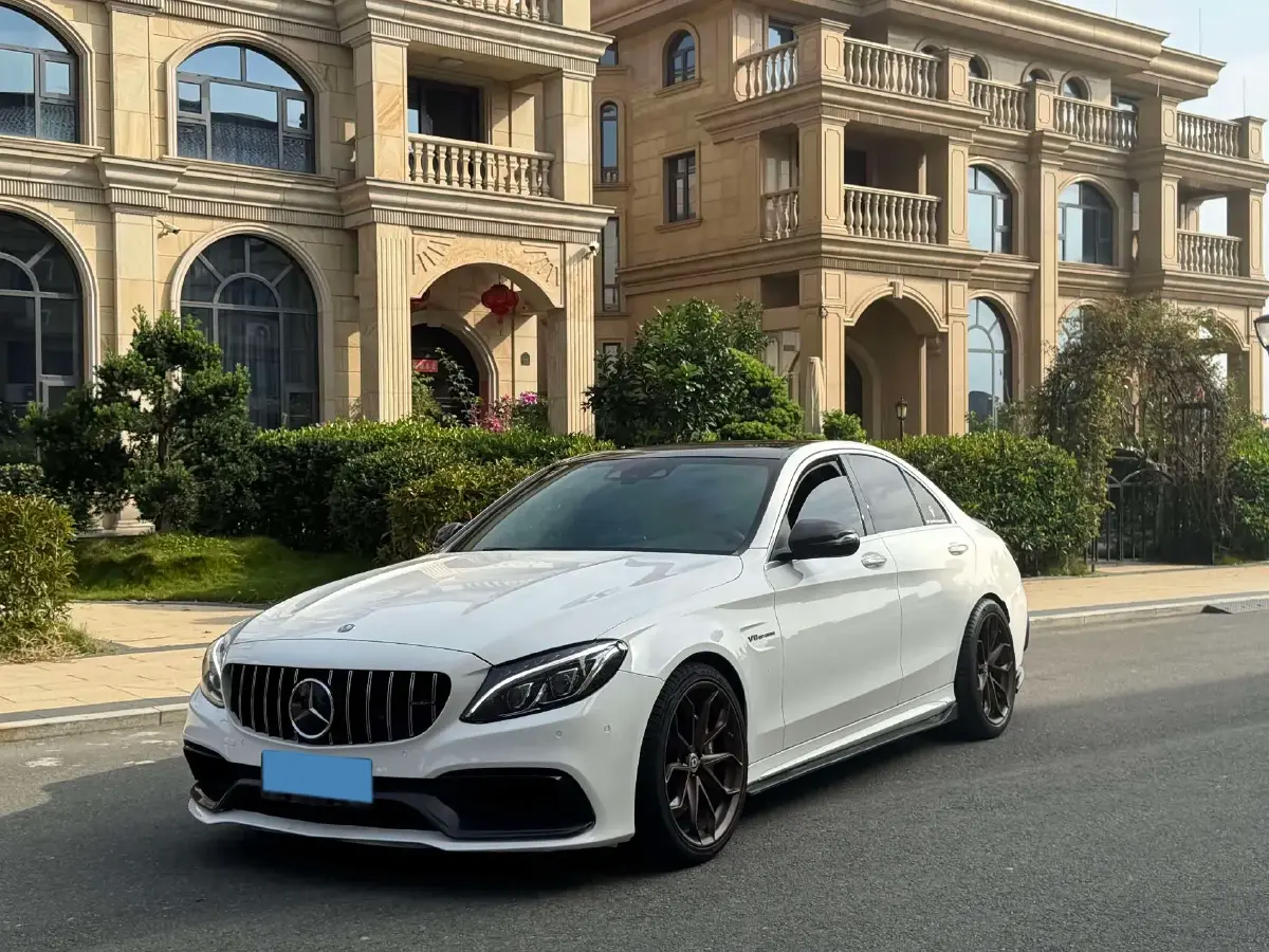 2015 Mercedes-Benz C AMG 4.0T 476HP V8 7AT