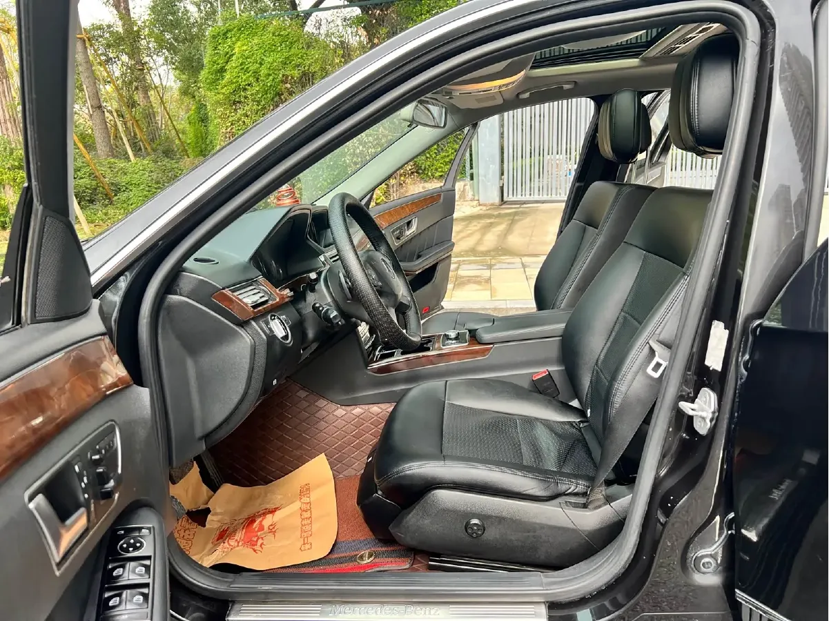 2014 Mercedes-Benz E Class 1.8T 204HP L4 7AT,autocango,china used car exporter,china ev exporter,chinese used car exporter,chinese used ev exporter