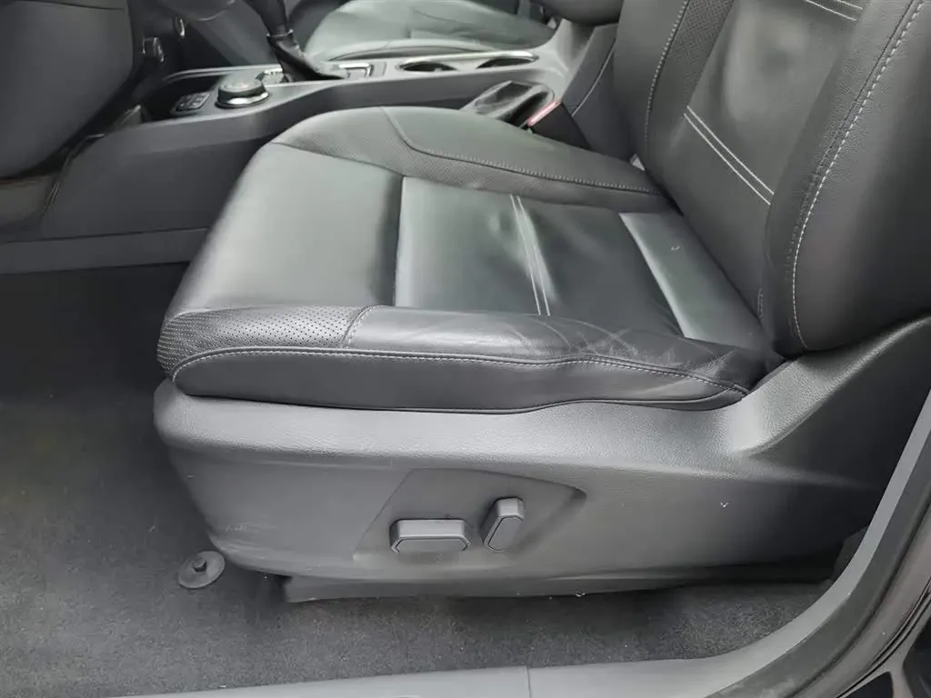 2016 Ford Everest 2.0T 245HP L4 6AT,autocango,china used car exporter,china ev exporter,chinese used car exporter,chinese used ev exporter