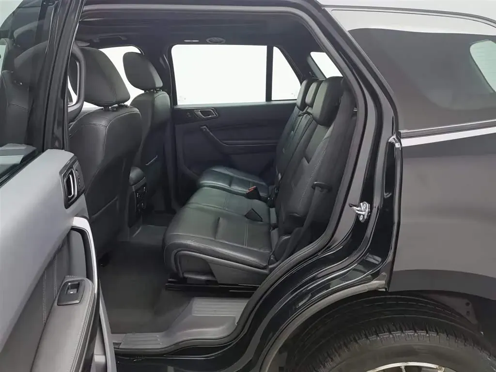 2016 Ford Everest 2.0T 245HP L4 6AT,autocango,china used car exporter,china ev exporter,chinese used car exporter,chinese used ev exporter