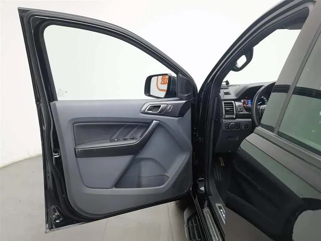 2016 Ford Everest 2.0T 245HP L4 6AT,autocango,china used car exporter,china ev exporter,chinese used car exporter,chinese used ev exporter