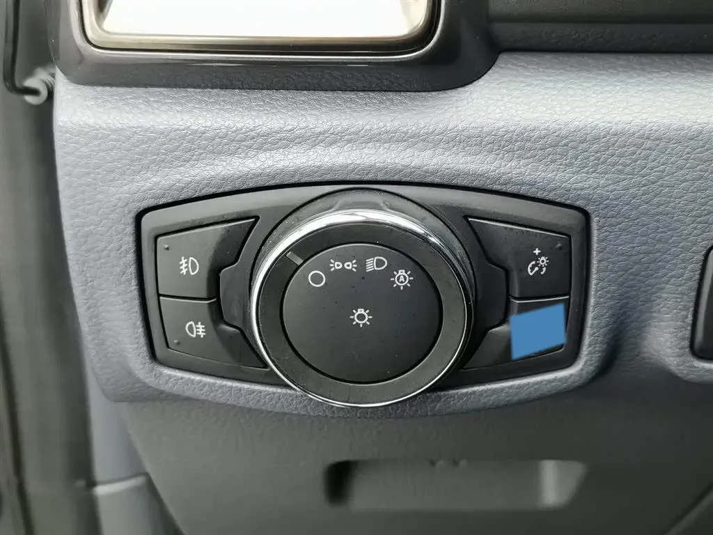 2016 Ford Everest 2.0T 245HP L4 6AT,autocango,china used car exporter,china ev exporter,chinese used car exporter,chinese used ev exporter