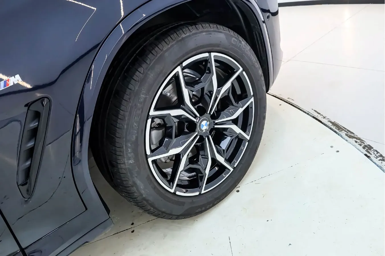 2022 BMW X4 2.0T 184HP L4 8AT,autocango,china used car exporter,china ev exporter,chinese used car exporter,chinese used ev exporter