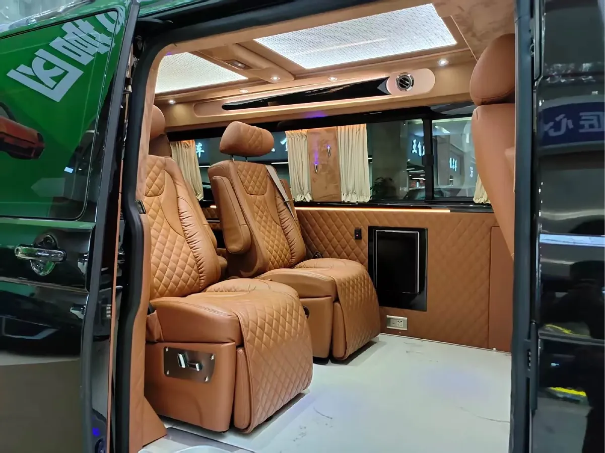 2017 Volkswagen Caravelle 2.0T 204HP L4 7DCT,autocango,china used car exporter,china ev exporter,chinese used car exporter,chinese used ev exporter