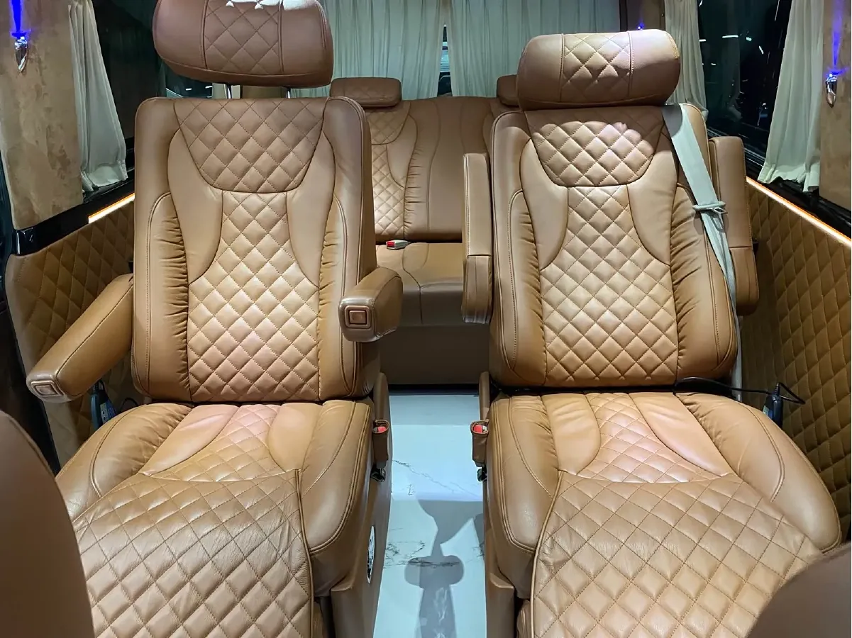 2017 Volkswagen Caravelle 2.0T 204HP L4 7DCT,autocango,china used car exporter,china ev exporter,chinese used car exporter,chinese used ev exporter