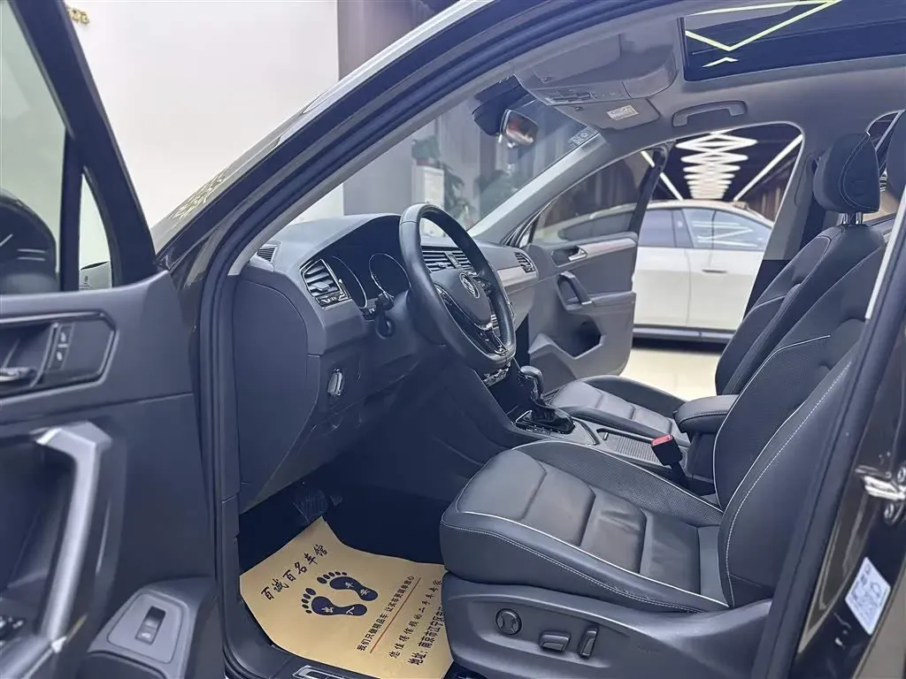 2017 Volkswagen Tiguan L 1.8T 180HP L4 7DCT,autocango,china used car exporter,china ev exporter,chinese used car exporter,chinese used ev exporter