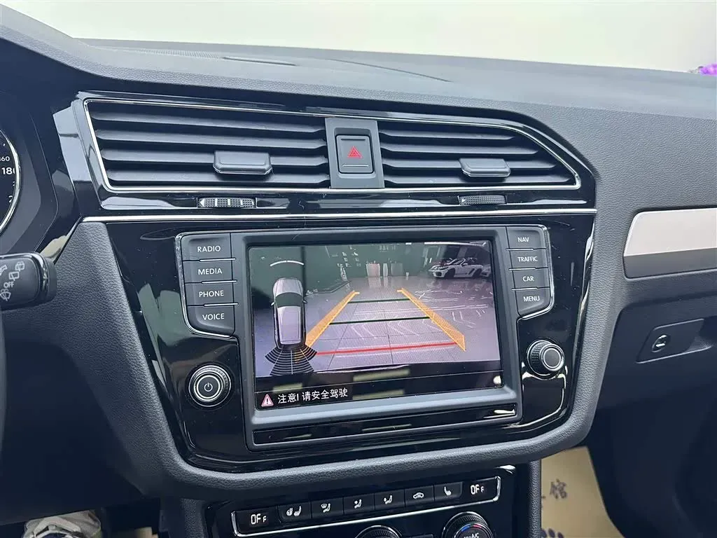 2017 Volkswagen Tiguan L 1.8T 180HP L4 7DCT,autocango,china used car exporter,china ev exporter,chinese used car exporter,chinese used ev exporter