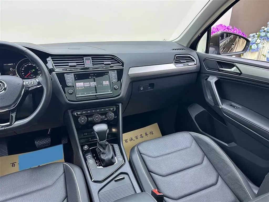 2017 Volkswagen Tiguan L 1.8T 180HP L4 7DCT,autocango,china used car exporter,china ev exporter,chinese used car exporter,chinese used ev exporter