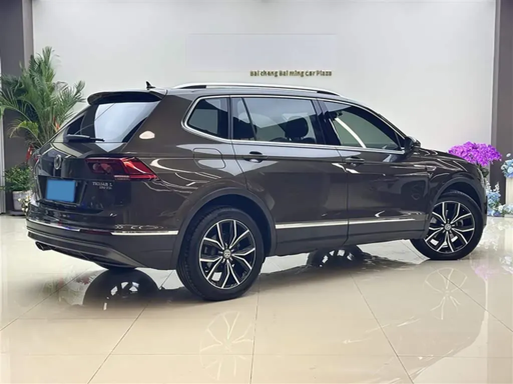 2017 Volkswagen Tiguan L 1.8T 180HP L4 7DCT,autocango,china used car exporter,china ev exporter,chinese used car exporter,chinese used ev exporter