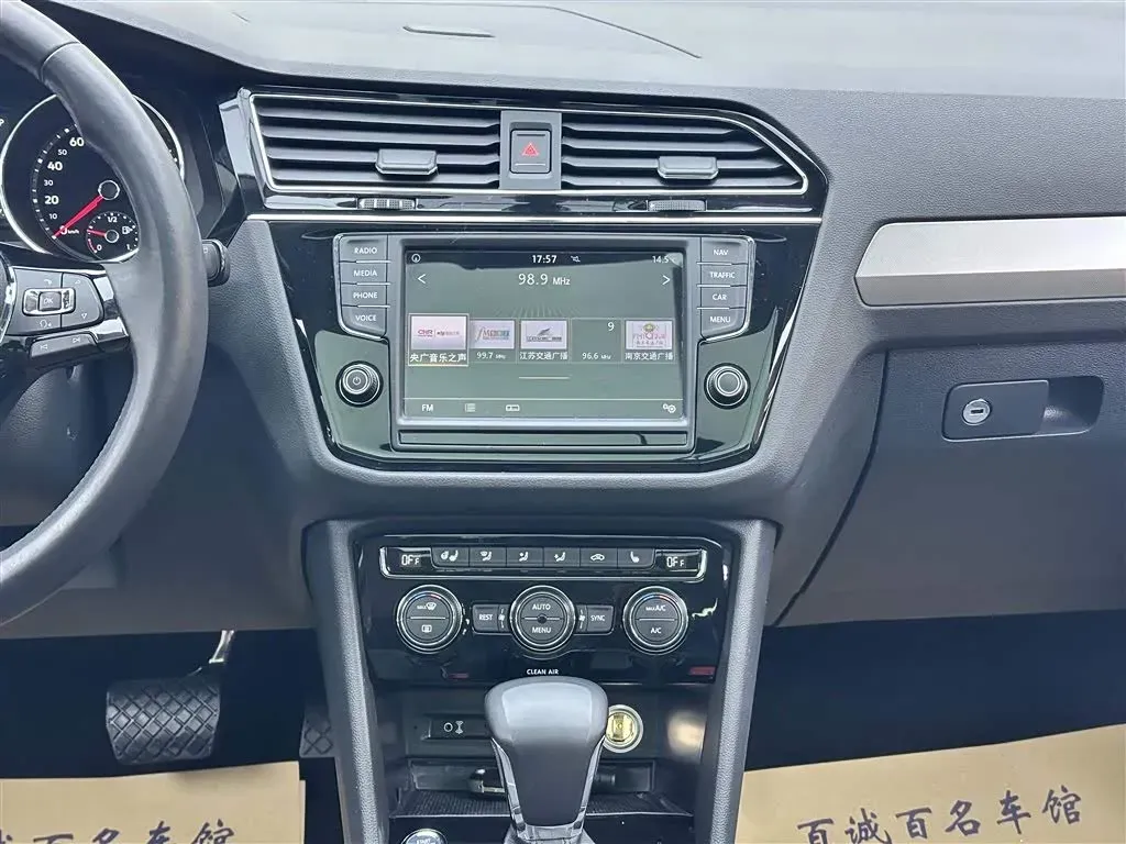 2017 Volkswagen Tiguan L 1.8T 180HP L4 7DCT,autocango,china used car exporter,china ev exporter,chinese used car exporter,chinese used ev exporter