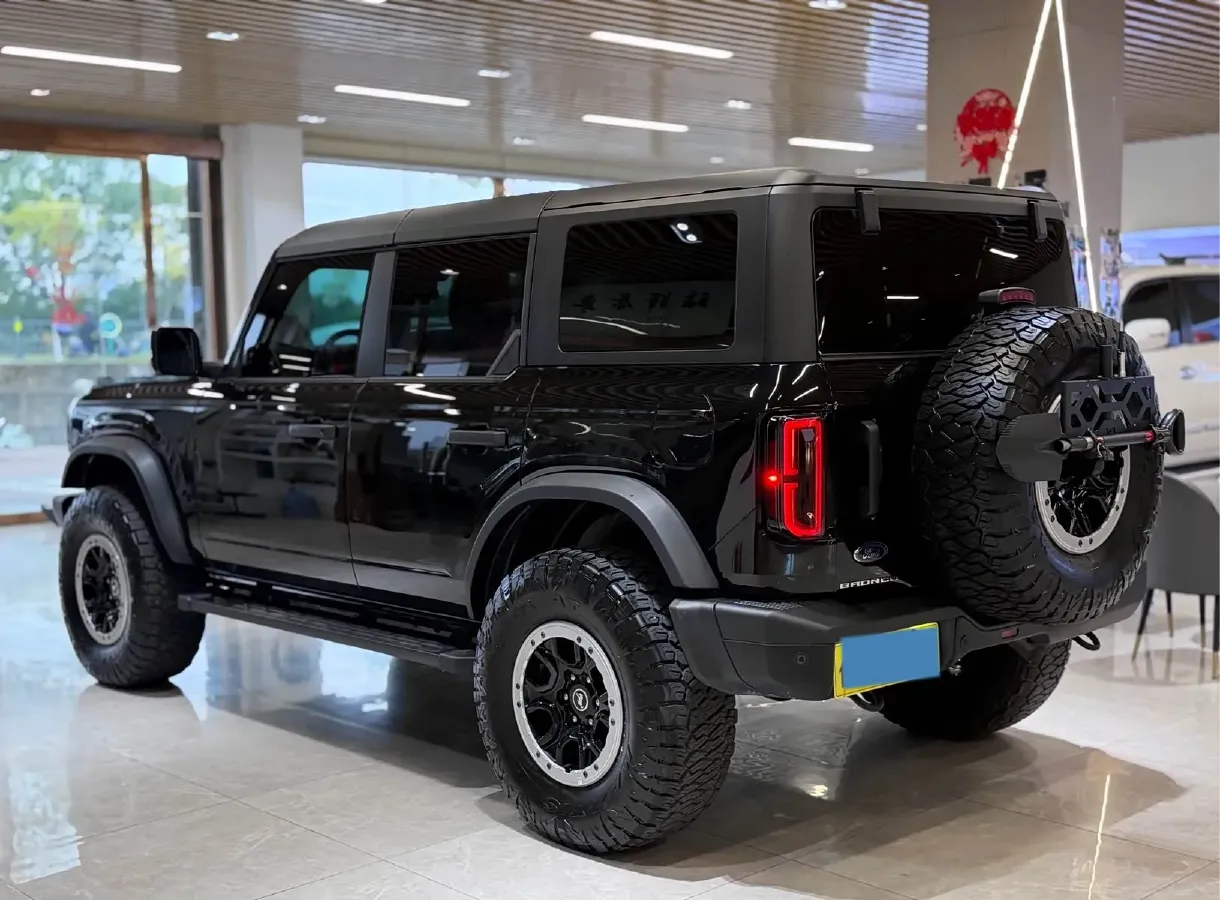 2024 Ford Bronco 2.3T 275HP L4 10AT,autocango,china used car exporter,china ev exporter,chinese used car exporter,chinese used ev exporter