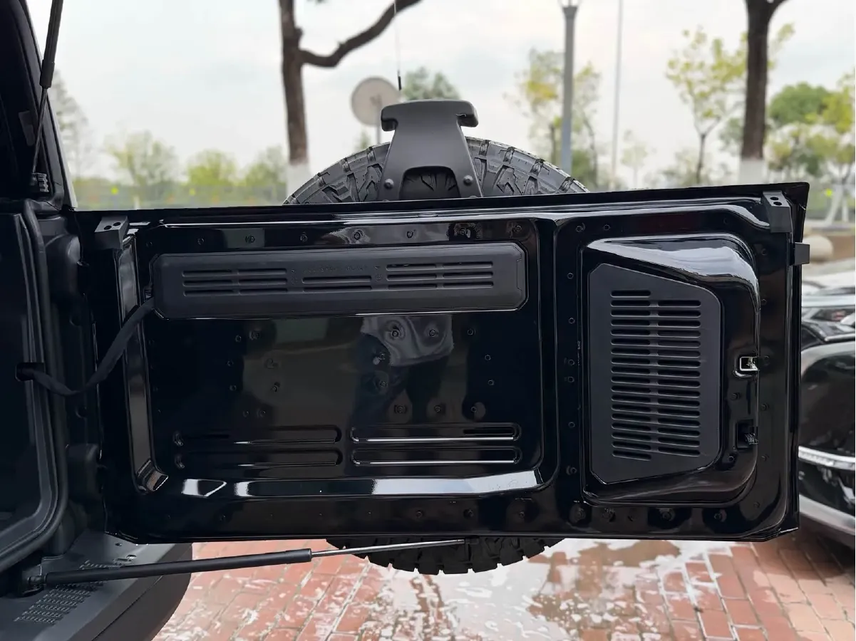 2024 Ford Bronco 2.3T 275HP L4 10AT,autocango,china used car exporter,china ev exporter,chinese used car exporter,chinese used ev exporter