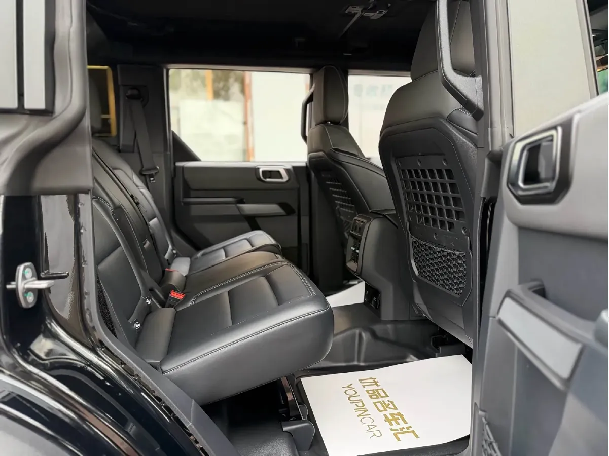 2024 Ford Bronco 2.3T 275HP L4 10AT,autocango,china used car exporter,china ev exporter,chinese used car exporter,chinese used ev exporter