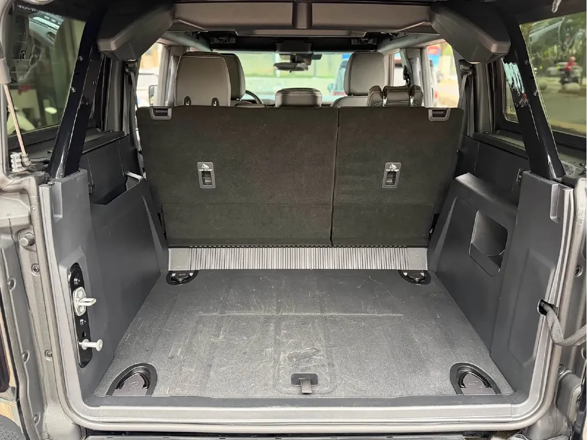 2024 Ford Bronco 2.3T 275HP L4 10AT,autocango,china used car exporter,china ev exporter,chinese used car exporter,chinese used ev exporter