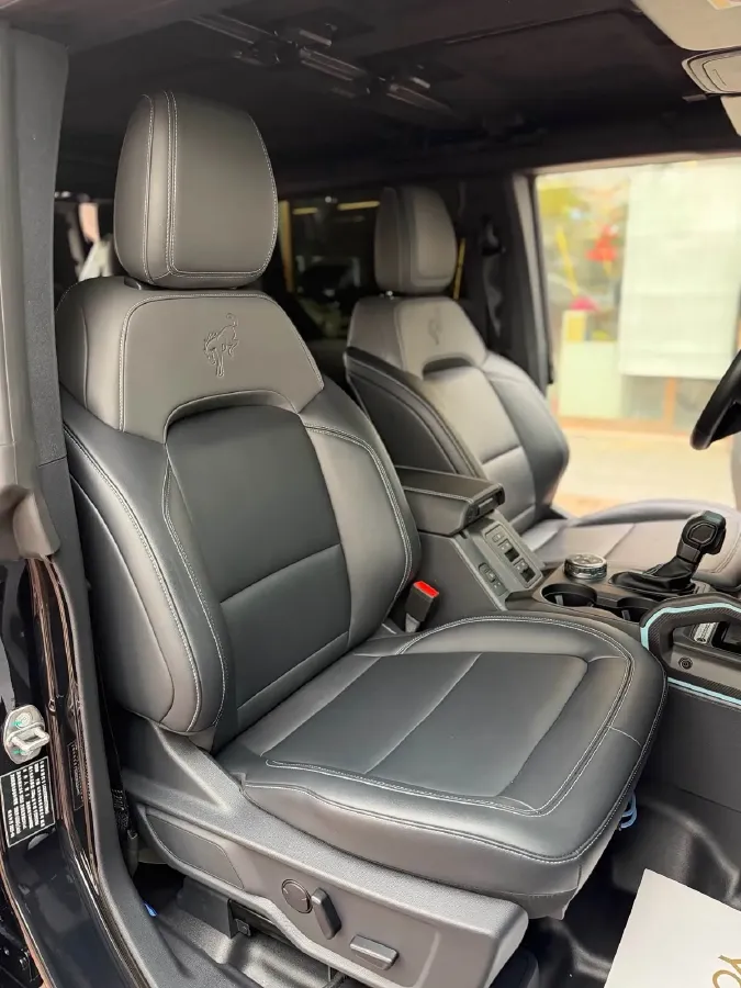 2024 Ford Bronco 2.3T 275HP L4 10AT,autocango,china used car exporter,china ev exporter,chinese used car exporter,chinese used ev exporter