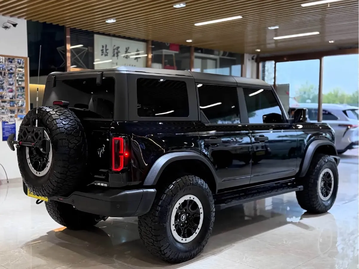 2024 Ford Bronco 2.3T 275HP L4 10AT,autocango,china used car exporter,china ev exporter,chinese used car exporter,chinese used ev exporter