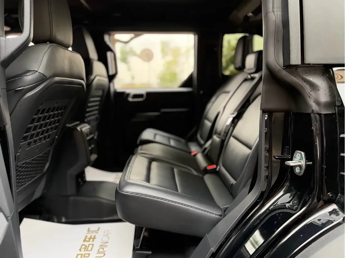 2024 Ford Bronco 2.3T 275HP L4 10AT,autocango,china used car exporter,china ev exporter,chinese used car exporter,chinese used ev exporter