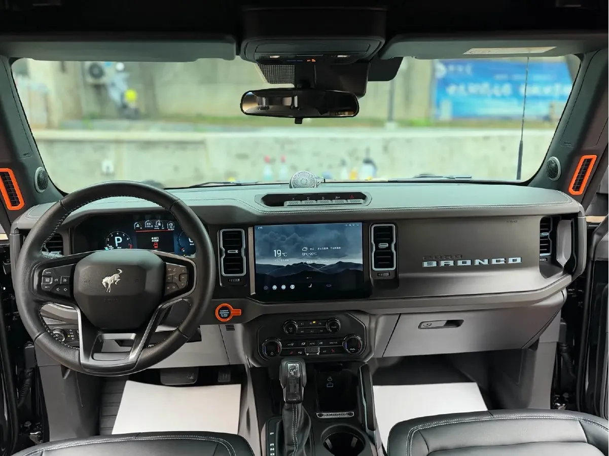 2024 Ford Bronco 2.3T 275HP L4 10AT,autocango,china used car exporter,china ev exporter,chinese used car exporter,chinese used ev exporter