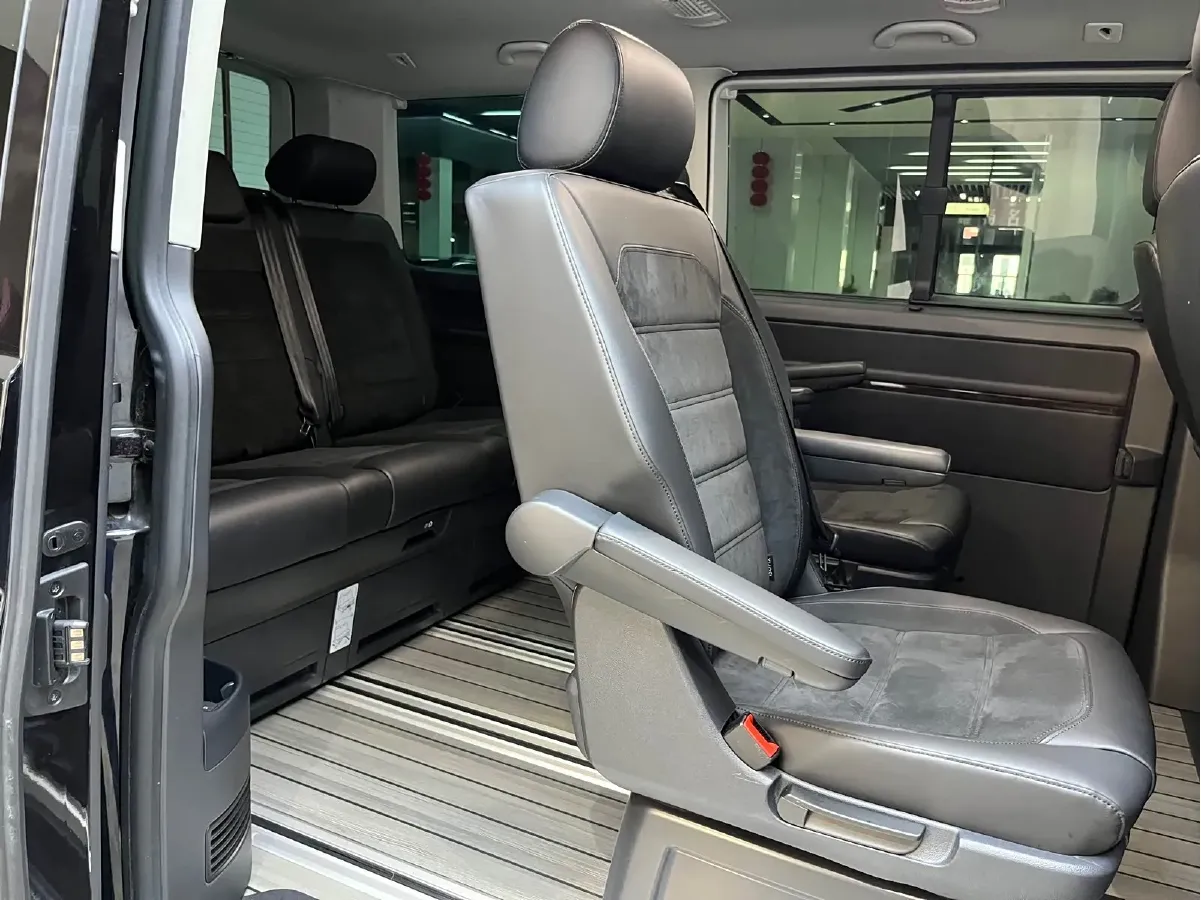 2019 Volkswagen Multivan 2.0T 204HP L4 7DCT,autocango,china used car exporter,china ev exporter,chinese used car exporter,chinese used ev exporter