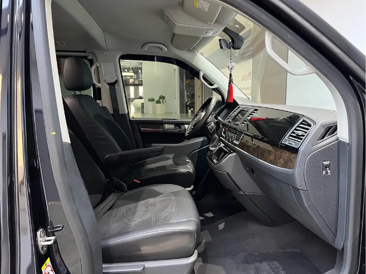 2019 Volkswagen Multivan 2.0T 204HP L4 7DCT,autocango,china used car exporter,china ev exporter,chinese used car exporter,chinese used ev exporter