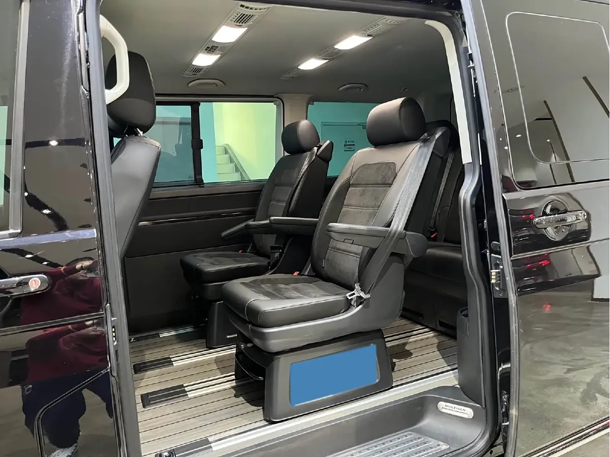 2019 Volkswagen Multivan 2.0T 204HP L4 7DCT,autocango,china used car exporter,china ev exporter,chinese used car exporter,chinese used ev exporter