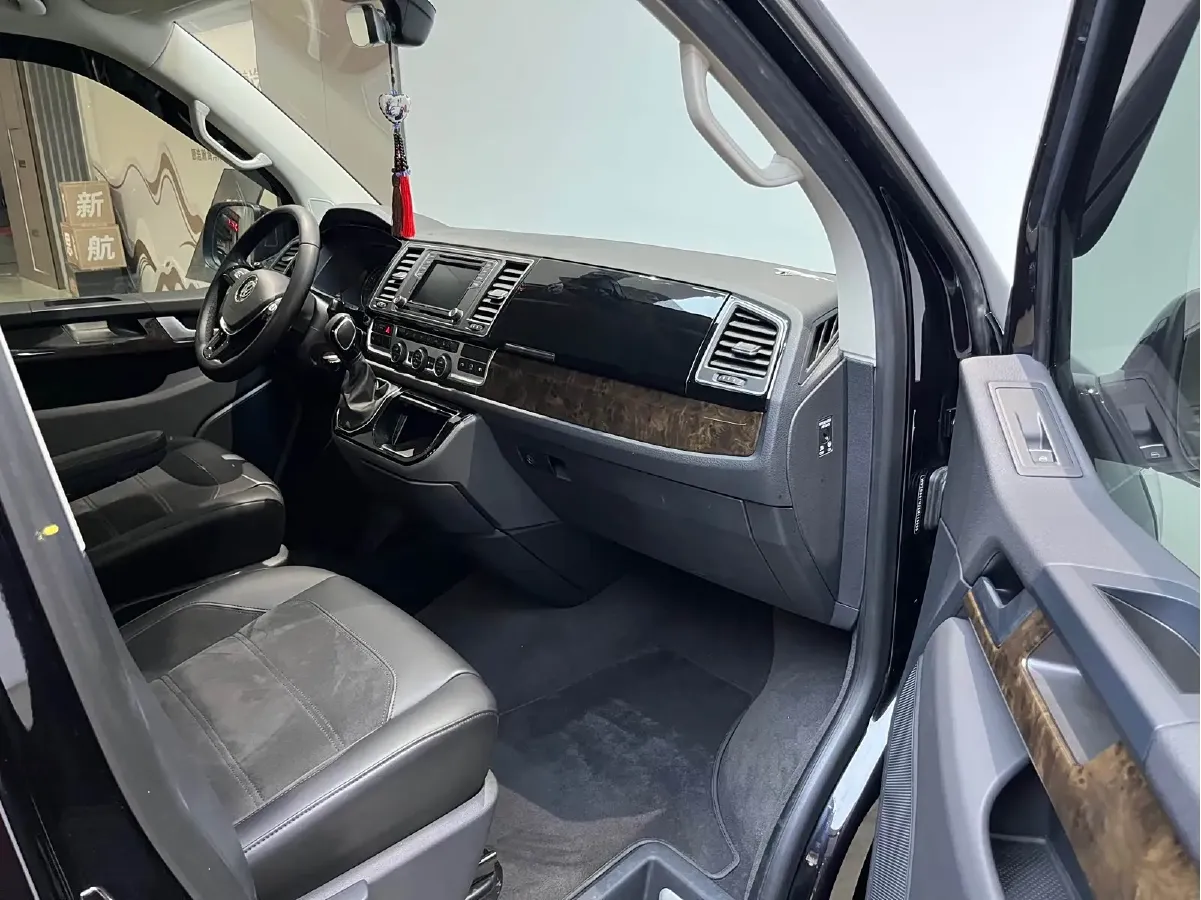 2019 Volkswagen Multivan 2.0T 204HP L4 7DCT,autocango,china used car exporter,china ev exporter,chinese used car exporter,chinese used ev exporter