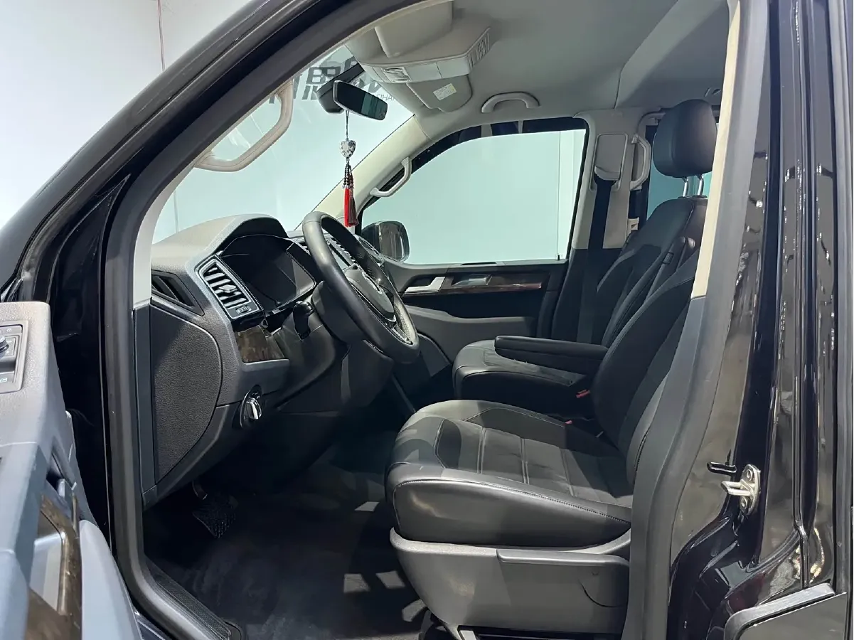 2019 Volkswagen Multivan 2.0T 204HP L4 7DCT,autocango,china used car exporter,china ev exporter,chinese used car exporter,chinese used ev exporter