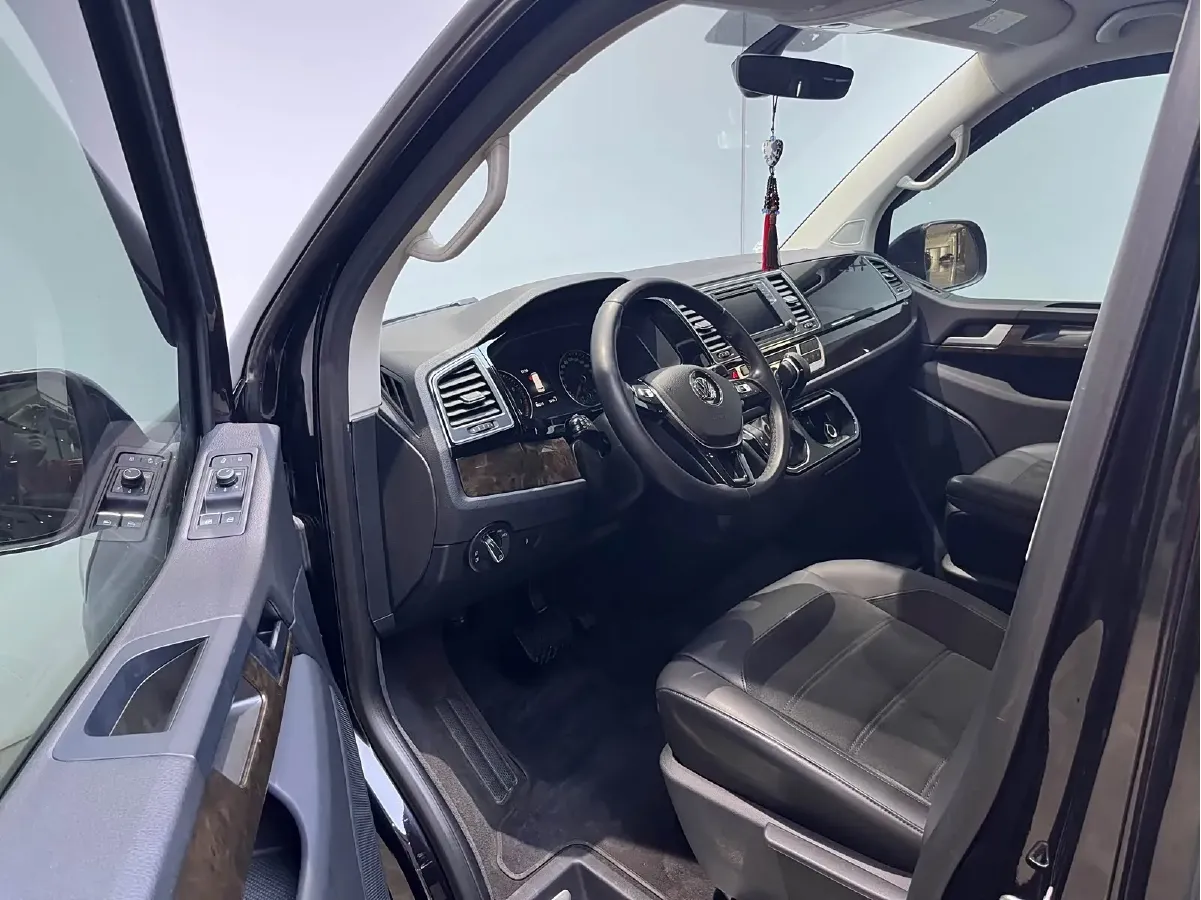 2019 Volkswagen Multivan 2.0T 204HP L4 7DCT,autocango,china used car exporter,china ev exporter,chinese used car exporter,chinese used ev exporter