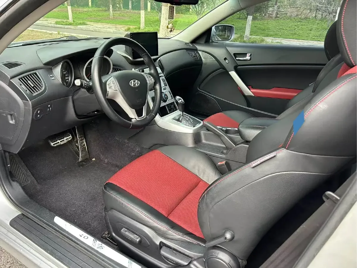 2009 Hyundai Rohens-Coupe 2.0T 210HP L4 5AT,autocango,china used car exporter,china ev exporter,chinese used car exporter,chinese used ev exporter