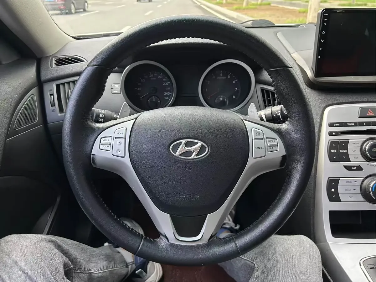 2009 Hyundai Rohens-Coupe 2.0T 210HP L4 5AT,autocango,china used car exporter,china ev exporter,chinese used car exporter,chinese used ev exporter