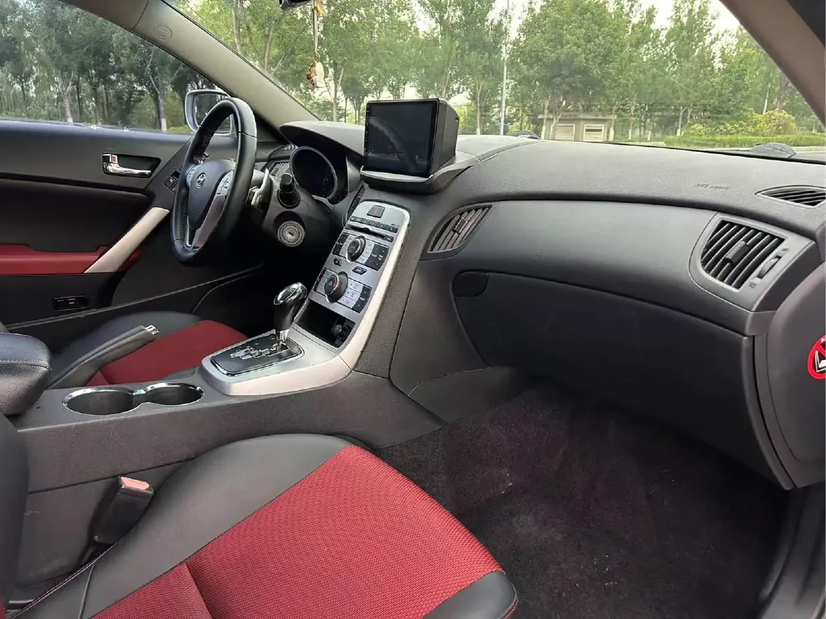 2009 Hyundai Rohens-Coupe 2.0T 210HP L4 5AT,autocango,china used car exporter,china ev exporter,chinese used car exporter,chinese used ev exporter