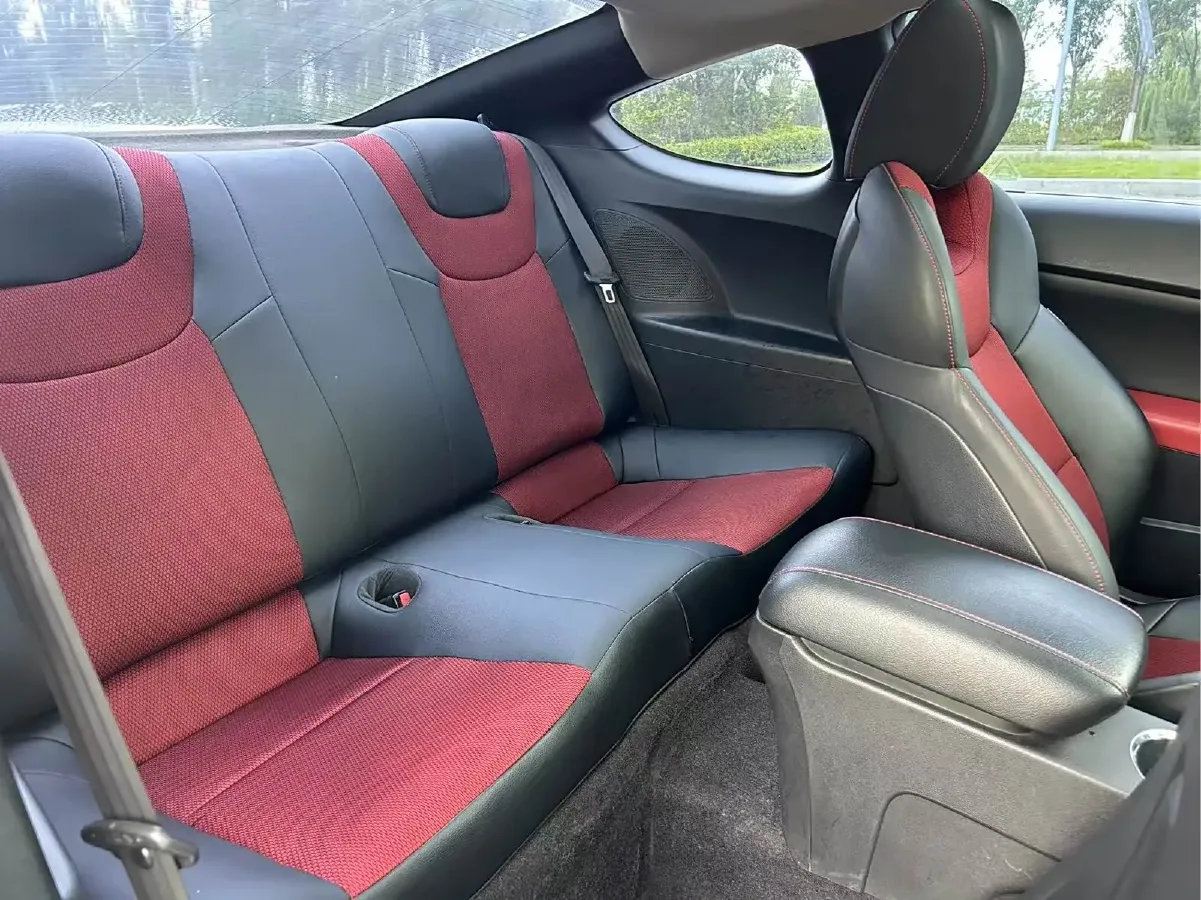 2009 Hyundai Rohens-Coupe 2.0T 210HP L4 5AT,autocango,china used car exporter,china ev exporter,chinese used car exporter,chinese used ev exporter