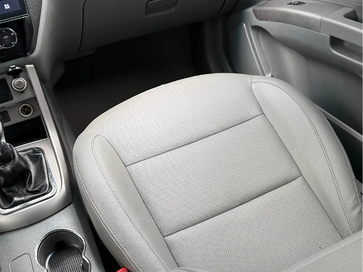 2013 Geely Emgrand Classic 1.5L 109HP L4 5MT,autocango,china used car exporter,china ev exporter,chinese used car exporter,chinese used ev exporter