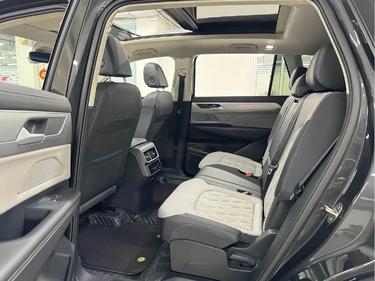 2023 Volkswagen Tavendor 2.0T 220HP L4 7DCT,autocango,china used car exporter,china ev exporter,chinese used car exporter,chinese used ev exporter