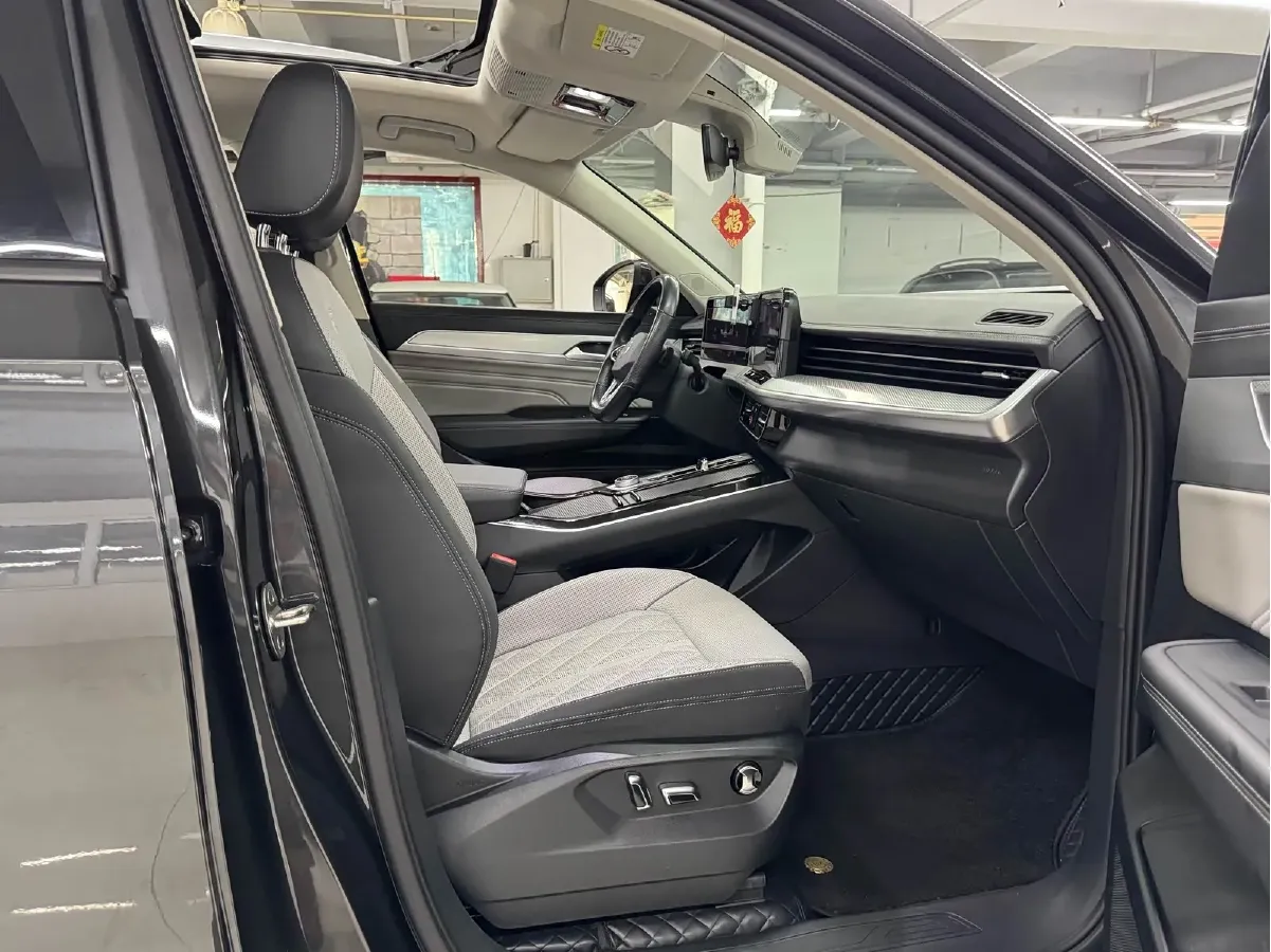 2023 Volkswagen Tavendor 2.0T 220HP L4 7DCT,autocango,china used car exporter,china ev exporter,chinese used car exporter,chinese used ev exporter