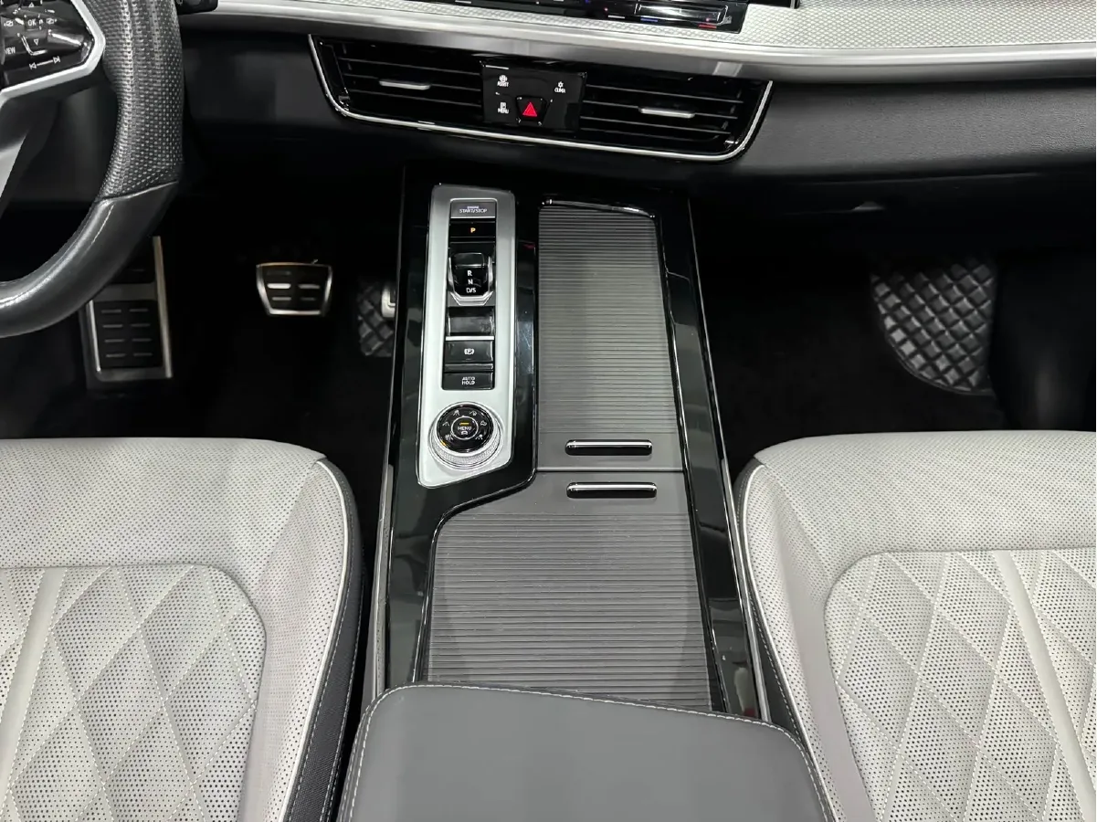 2023 Volkswagen Tavendor 2.0T 220HP L4 7DCT,autocango,china used car exporter,china ev exporter,chinese used car exporter,chinese used ev exporter