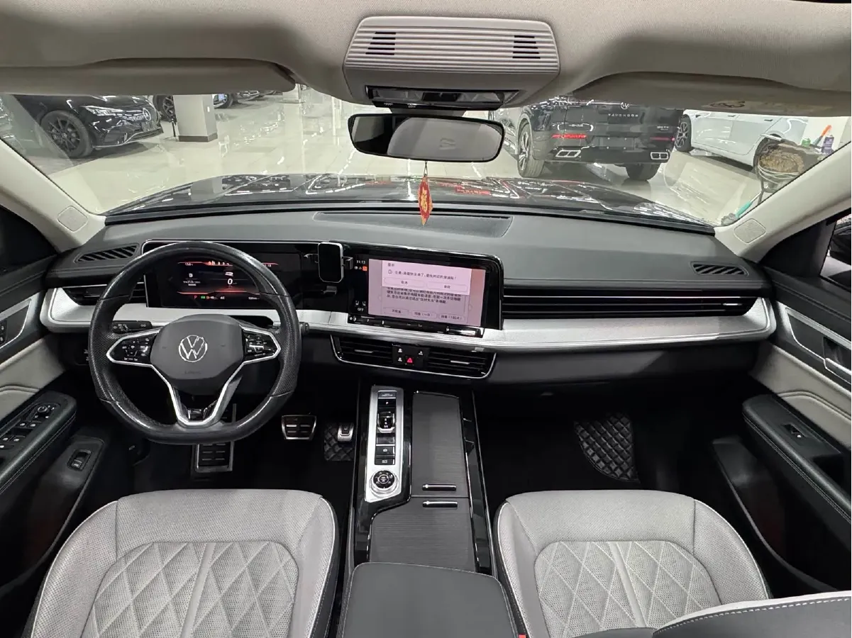 2023 Volkswagen Tavendor 2.0T 220HP L4 7DCT,autocango,china used car exporter,china ev exporter,chinese used car exporter,chinese used ev exporter