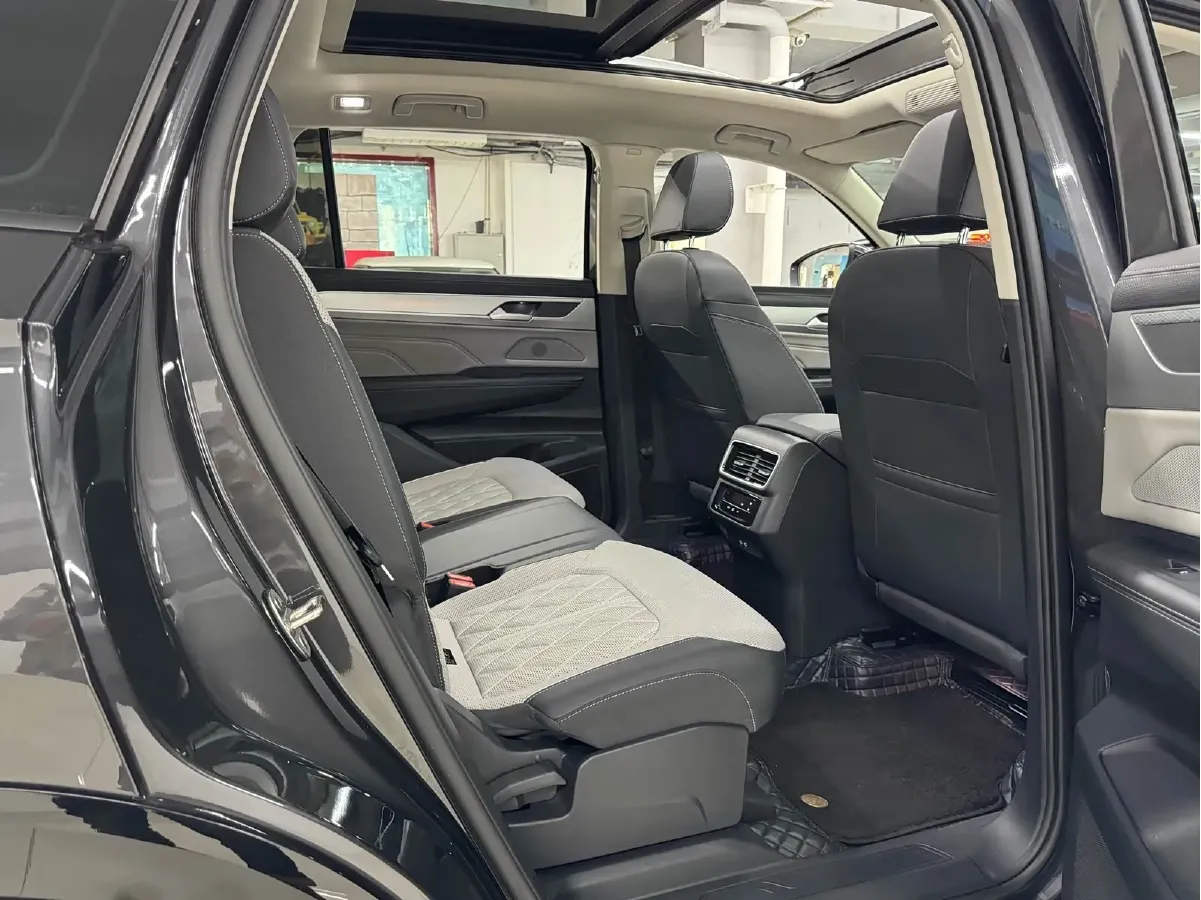 2023 Volkswagen Tavendor 2.0T 220HP L4 7DCT,autocango,china used car exporter,china ev exporter,chinese used car exporter,chinese used ev exporter