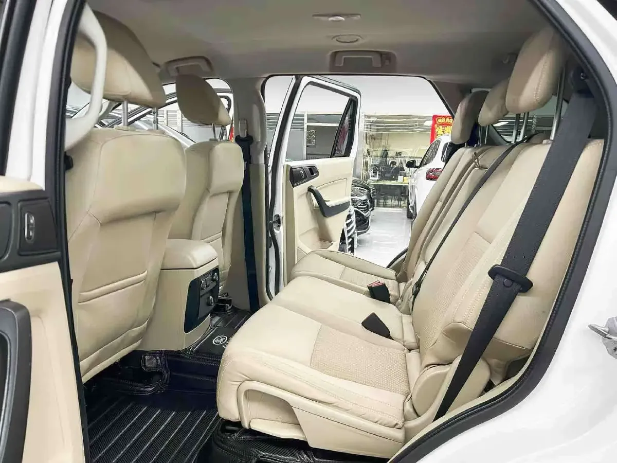 2020 Ford Everest 2.3T 275HP L4 10AT,autocango,china used car exporter,china ev exporter,chinese used car exporter,chinese used ev exporter