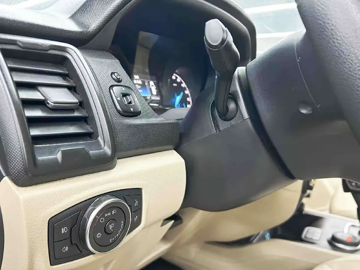 2020 Ford Everest 2.3T 275HP L4 10AT,autocango,china used car exporter,china ev exporter,chinese used car exporter,chinese used ev exporter