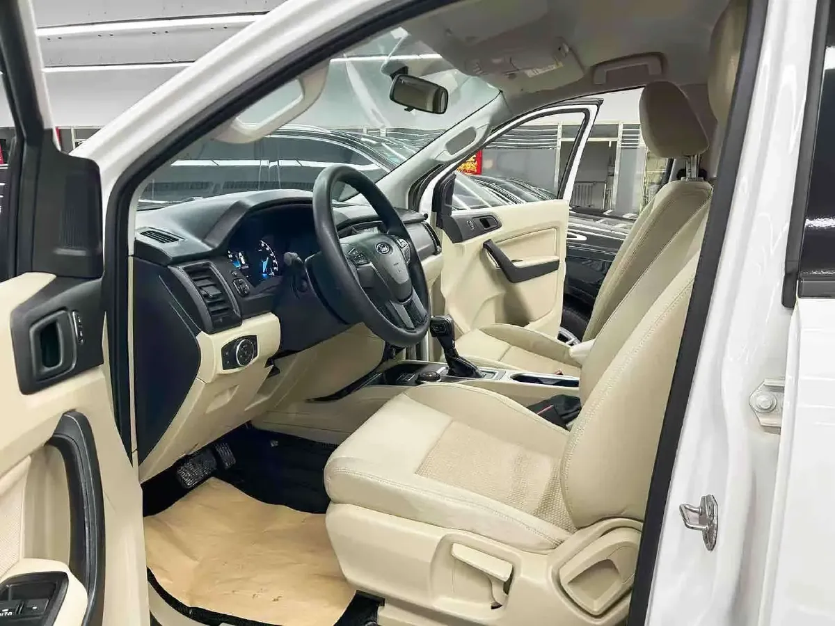2020 Ford Everest 2.3T 275HP L4 10AT,autocango,china used car exporter,china ev exporter,chinese used car exporter,chinese used ev exporter