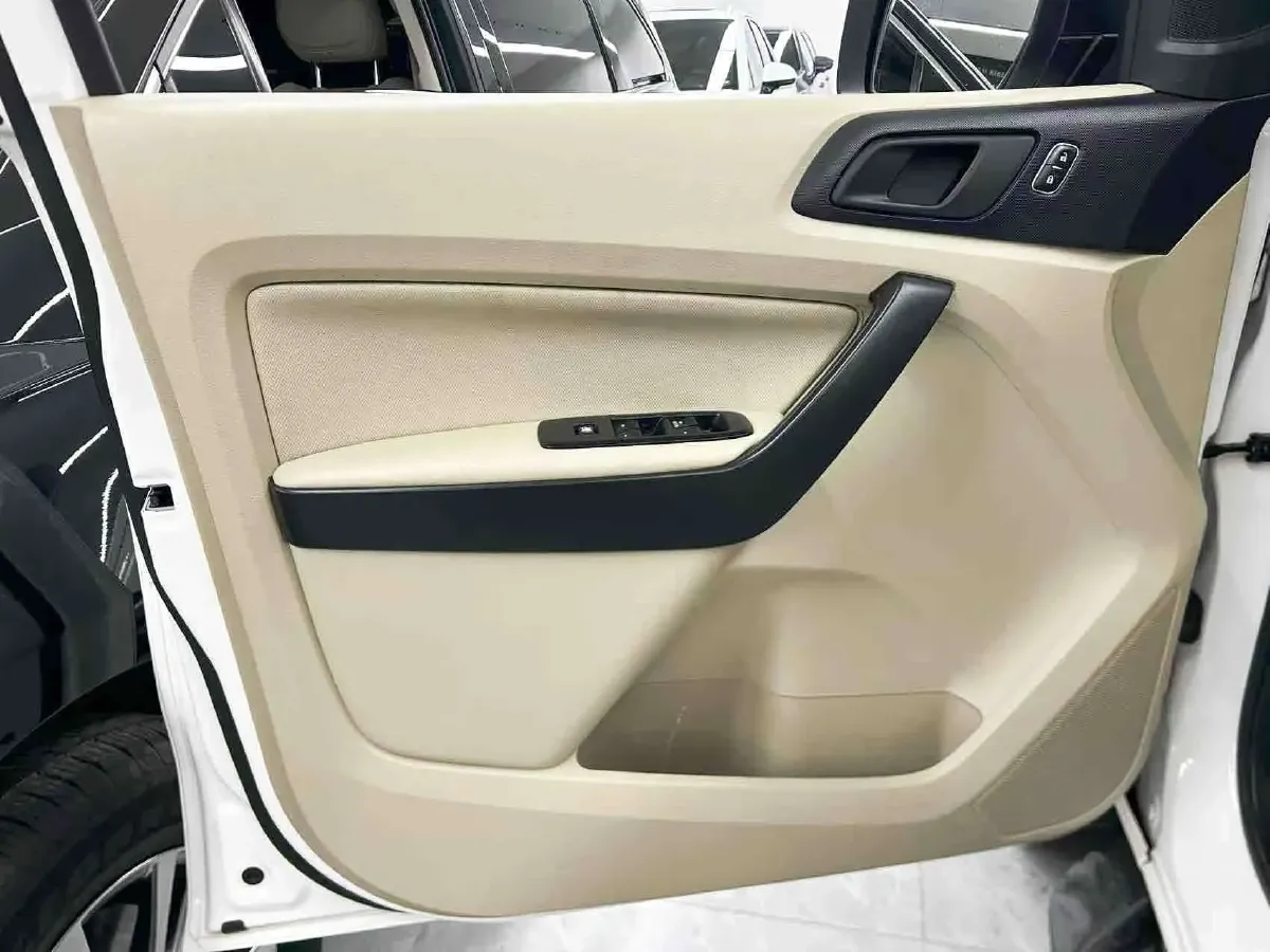 2020 Ford Everest 2.3T 275HP L4 10AT,autocango,china used car exporter,china ev exporter,chinese used car exporter,chinese used ev exporter