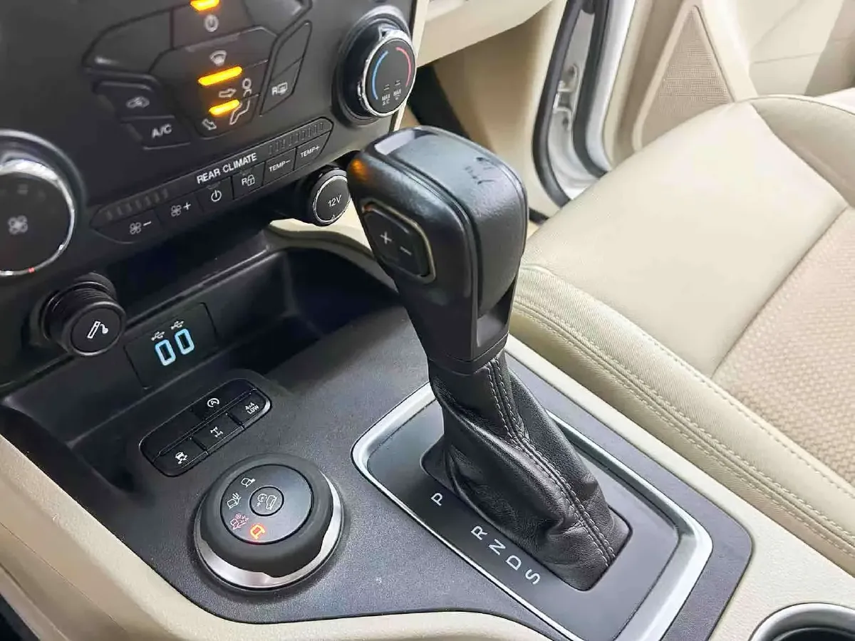 2020 Ford Everest 2.3T 275HP L4 10AT,autocango,china used car exporter,china ev exporter,chinese used car exporter,chinese used ev exporter